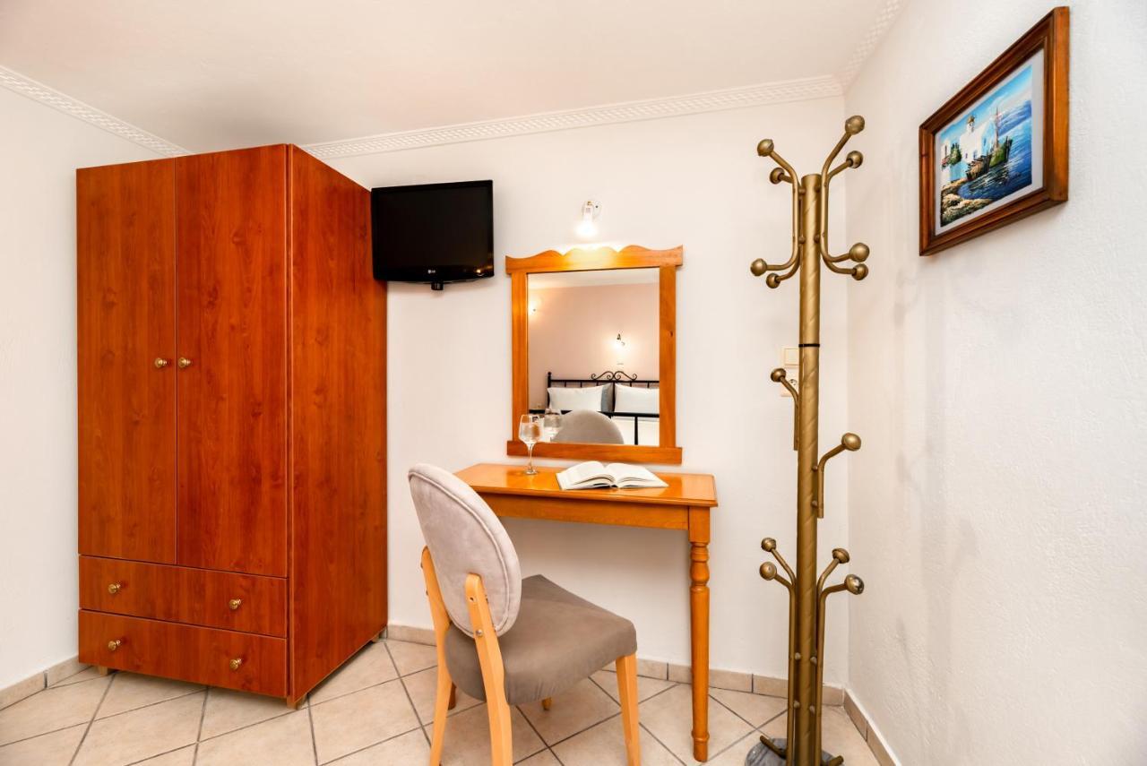 Villa By Hotel Thira Fira  Dış mekan fotoğraf